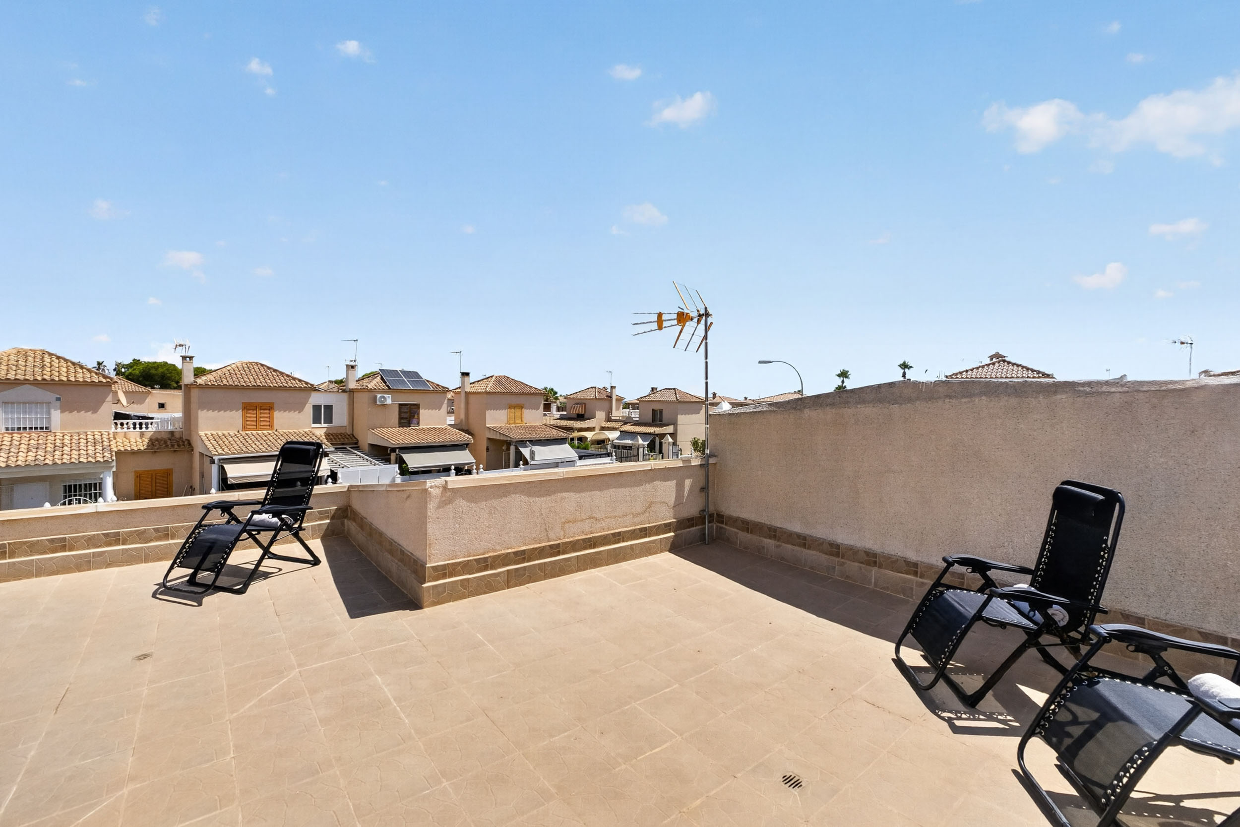 Bungalow de 2 dormitorios en Los Altos, Alicante province – Ref. 3405-04372