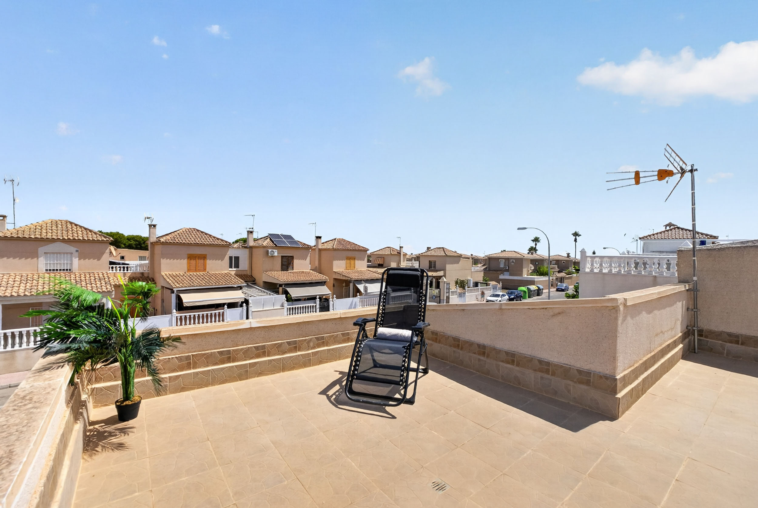 Bungalow de 2 dormitorios en Los Altos, Alicante province – Ref. 3405-04372