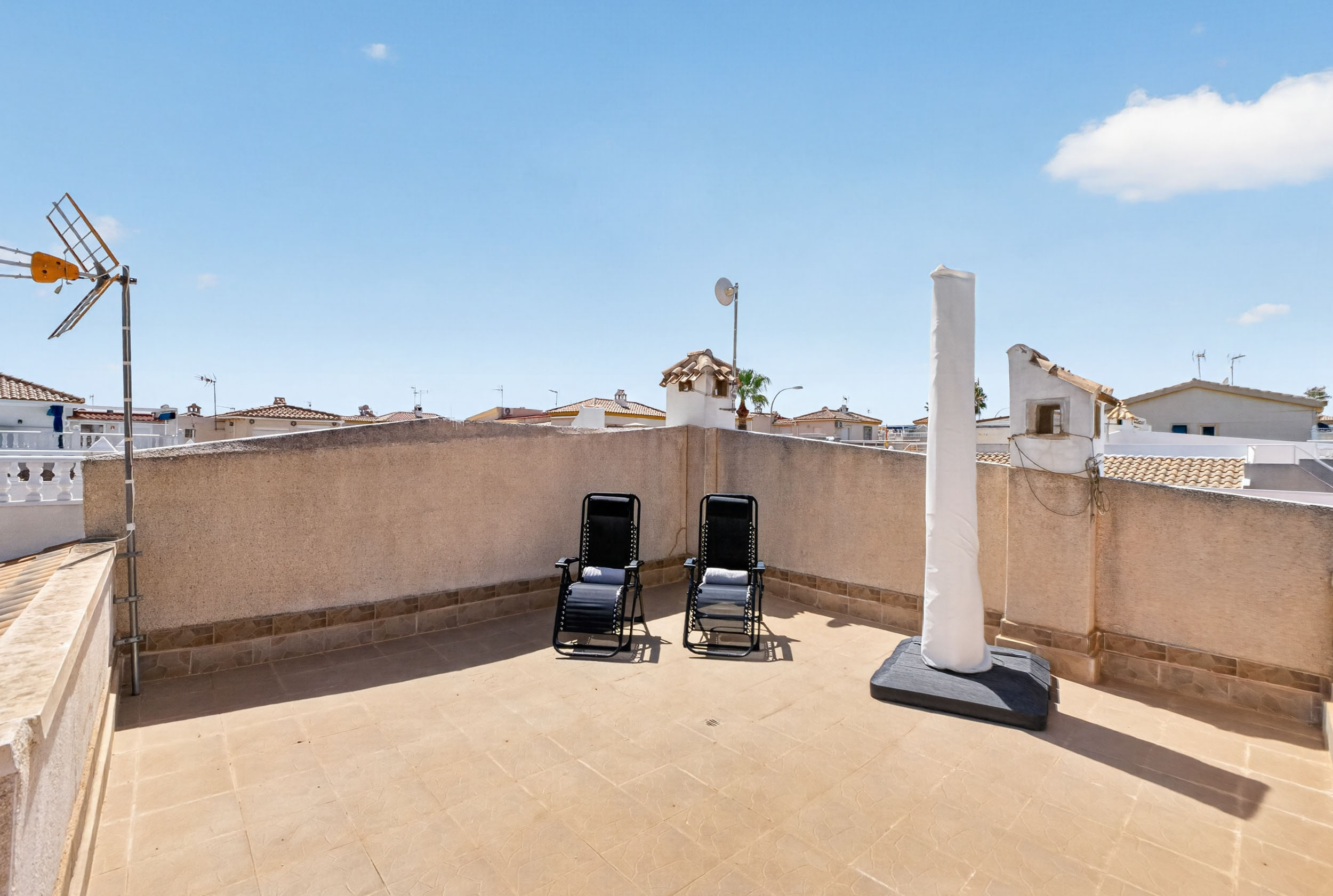 Bungalow de 2 dormitorios en Los Altos, Alicante province – Ref. 3405-04372