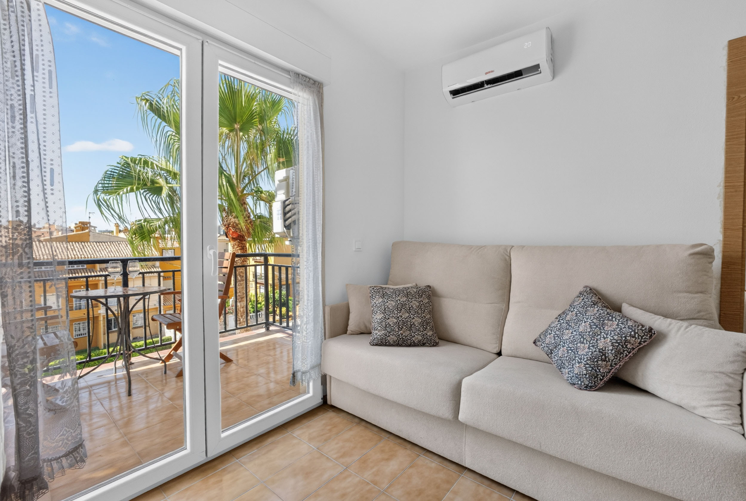 Apartamento de 1 dormitorio en Torrevieja, Alicante province – Ref. 3405-04371