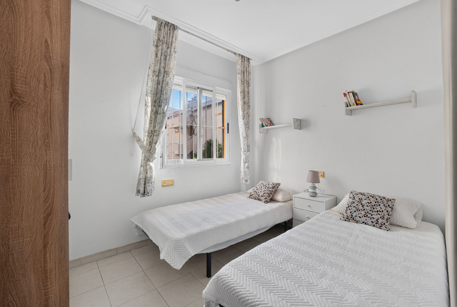 Apartamento de 3 dormitorios en Torrevieja, Alicante province – Ref. 3405-04383