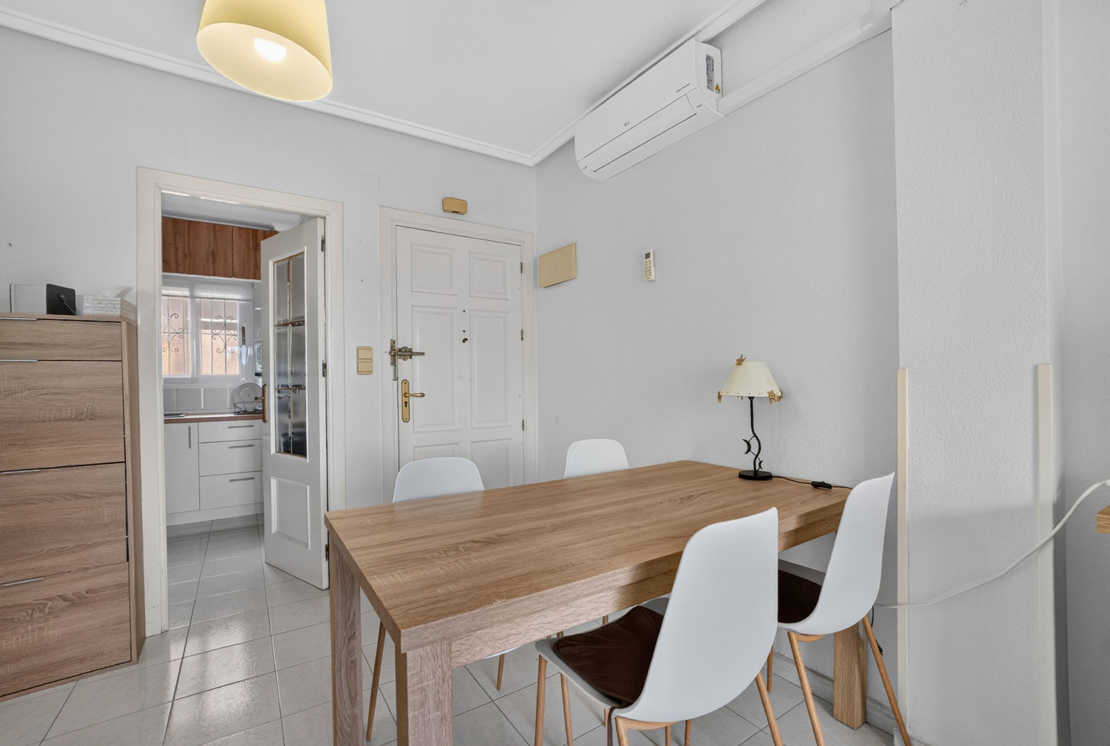Apartamento de 3 dormitorios en Torrevieja, Alicante province – Ref. 3405-04383