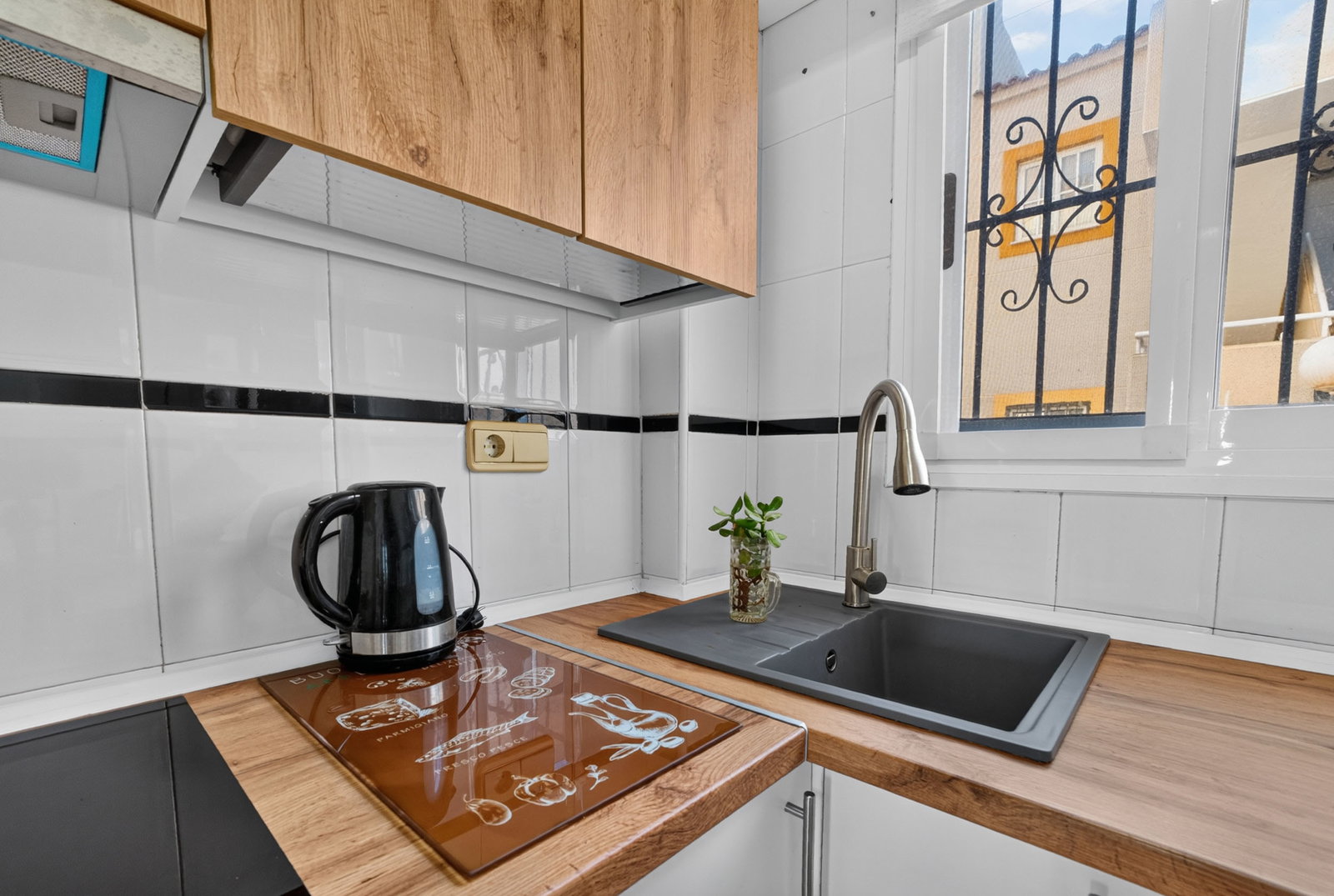 Apartamento de 3 dormitorios en Torrevieja, Alicante province – Ref. 3405-04383