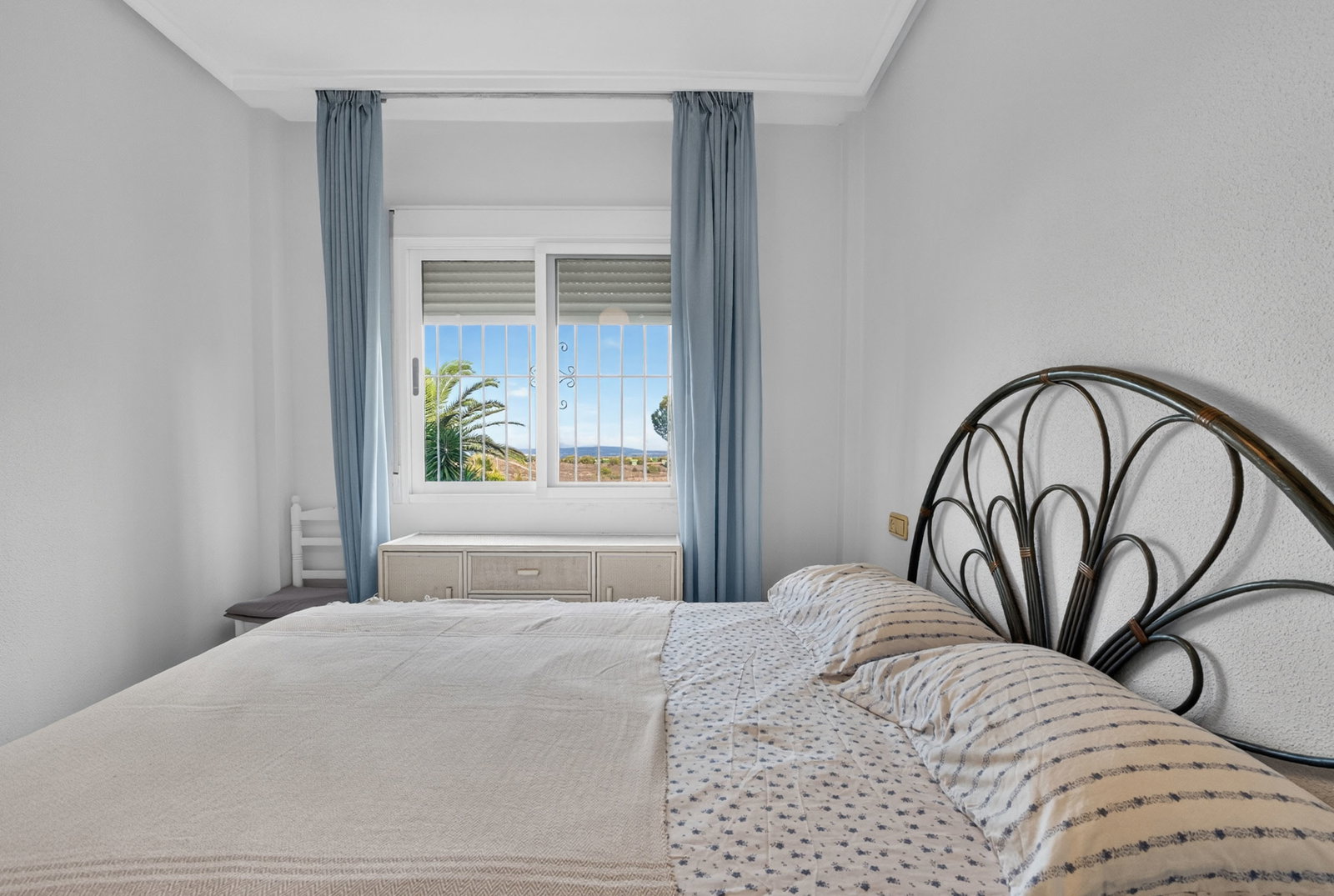 Apartamento de 3 dormitorios en Torrevieja, Alicante province – Ref. 3405-04383