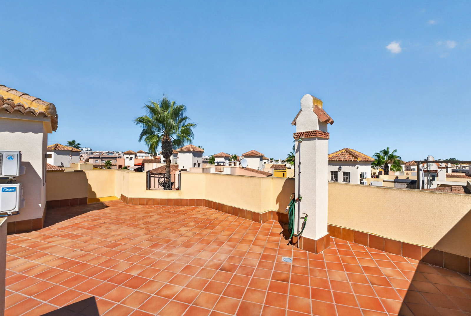Apartamento de 2 dormitorios en Orihuela Costa, Alicante province – Ref. 3405-04392