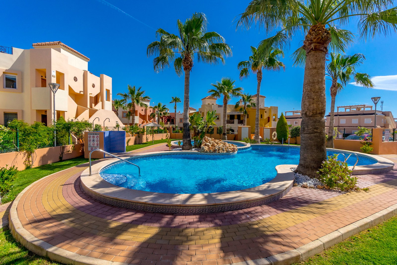 Apartamento de 2 dormitorios en Orihuela Costa, Alicante province – Ref. 3405-04392